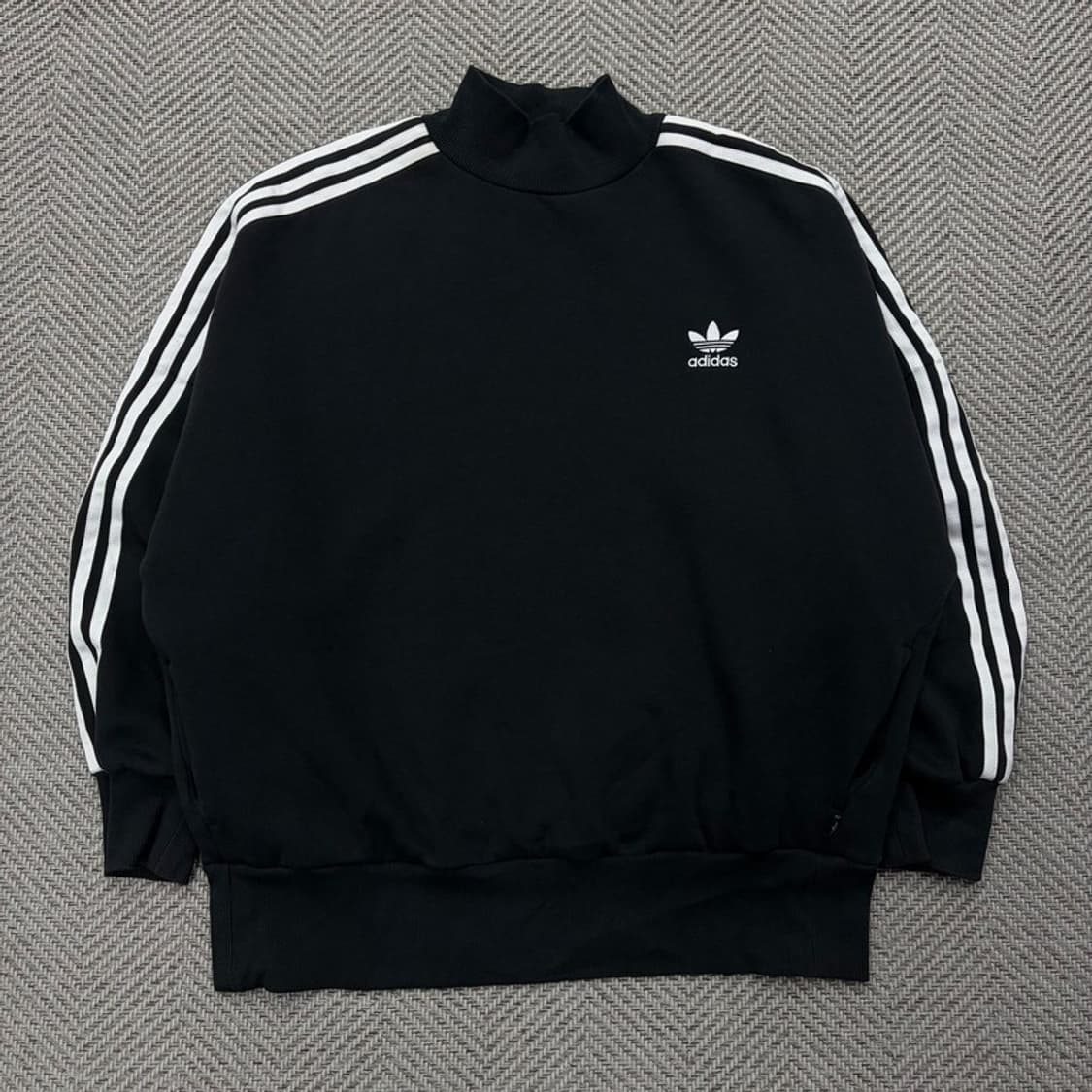 아디다스 터틀넥 로고 맨투맨 v2784 상품이미지1