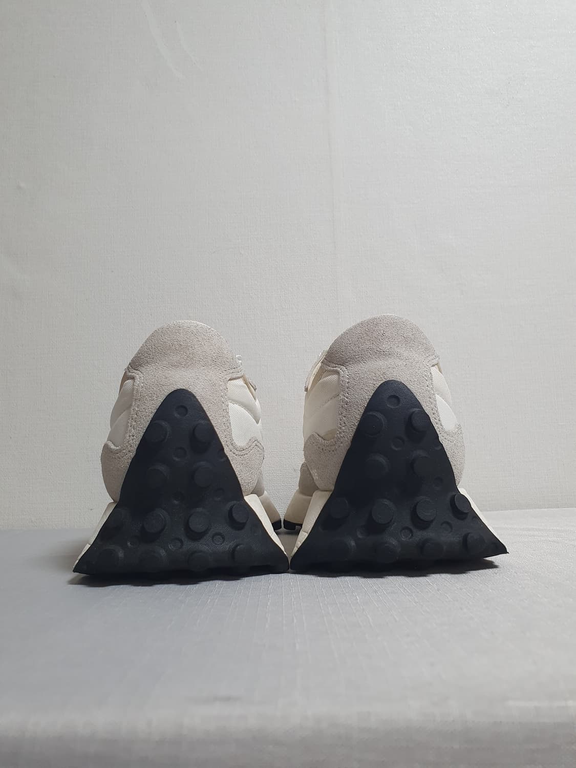 255mm 뉴발란스 327 그레이 블랙 스니커즈 상품이미지2