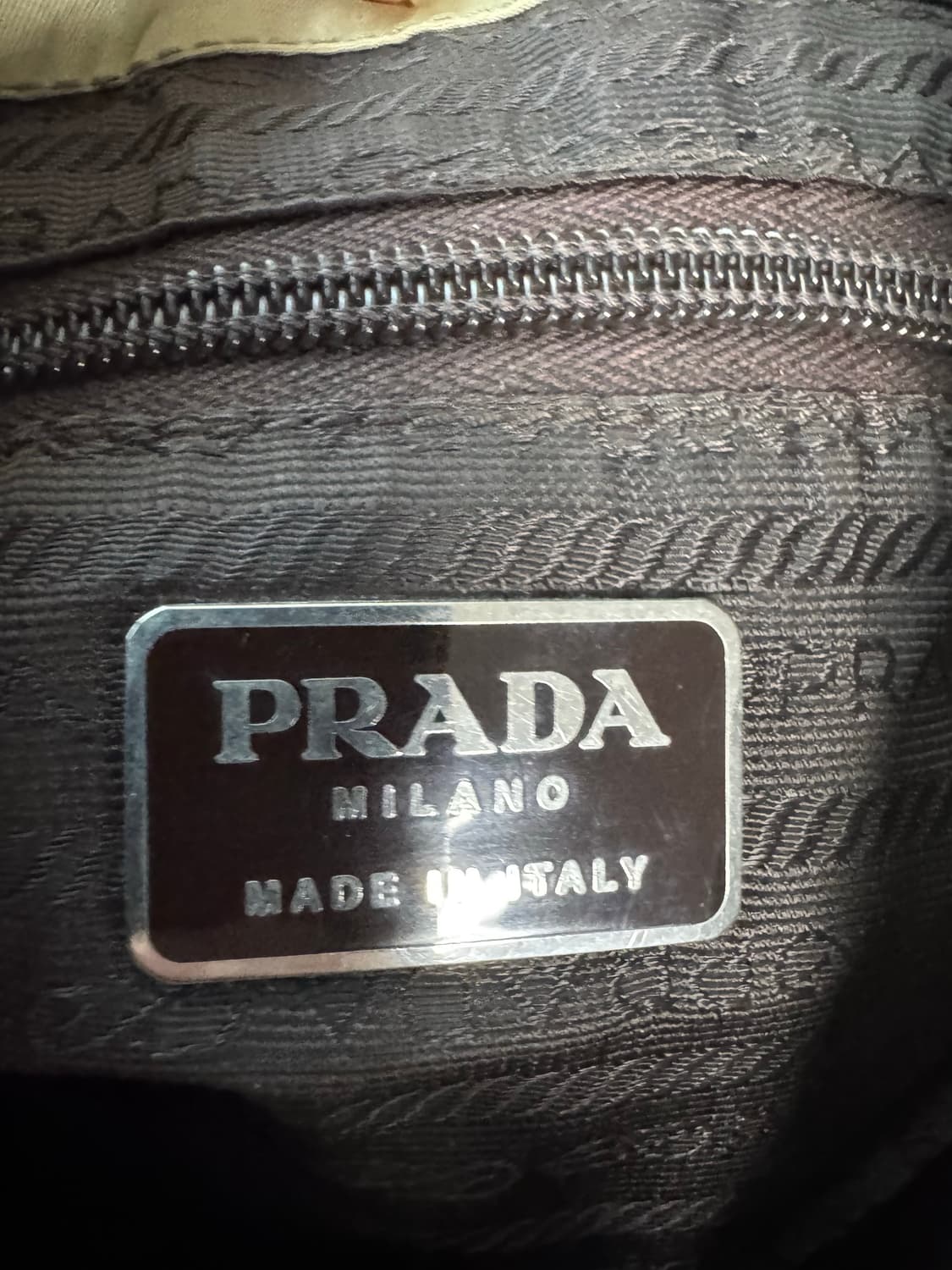 프라다 리나일론 백팩 포코노 투포켓 상품이미지6