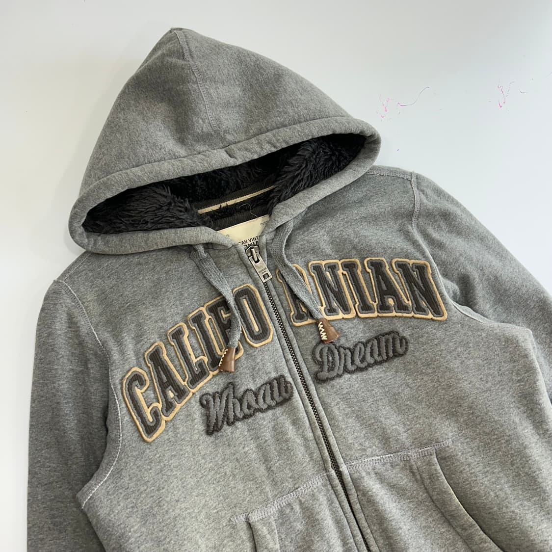 Who.A.U 후아유 스펠아웃 로고 퍼 안감 그레이 후드집업 상품이미지4