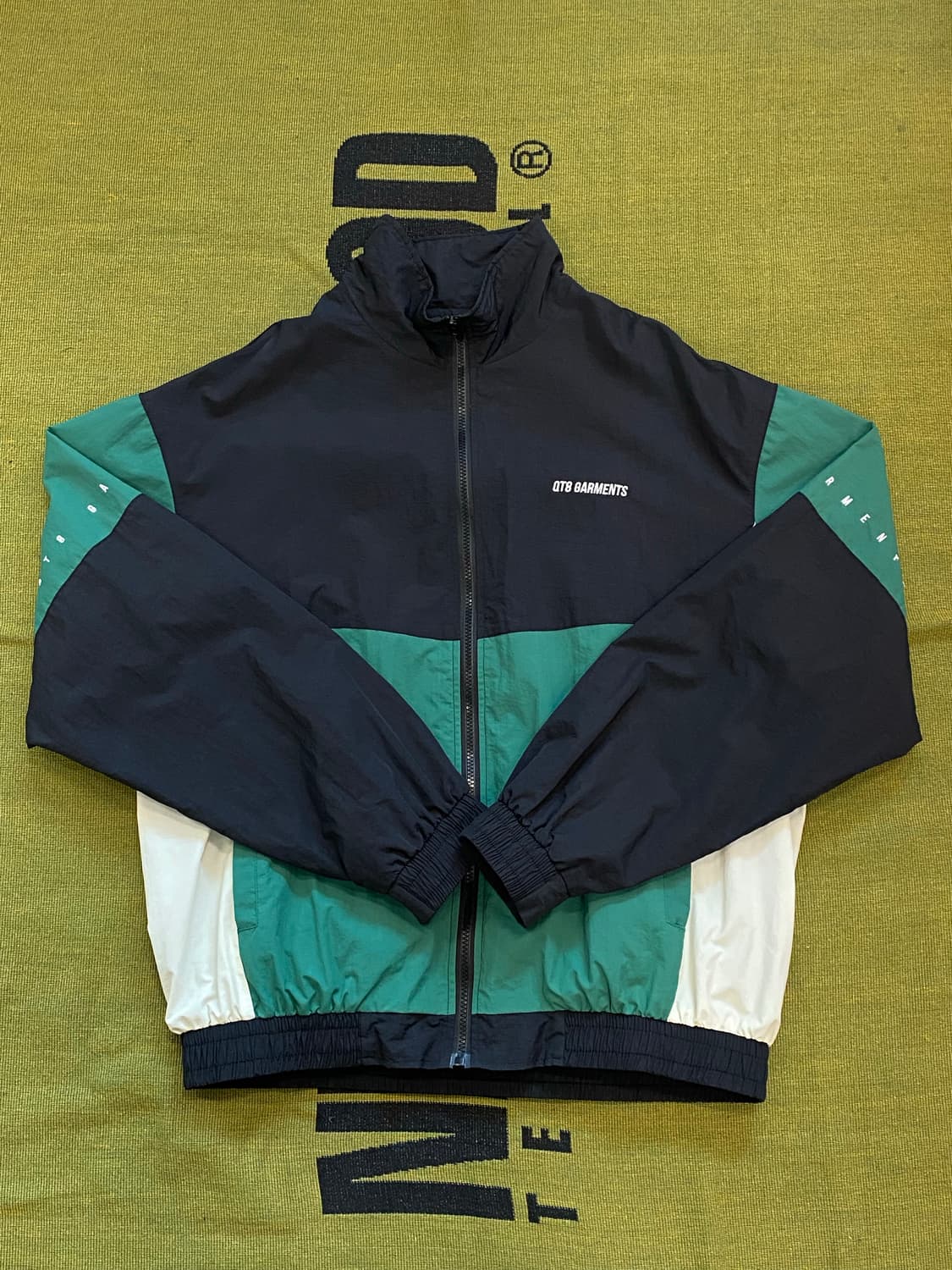 큐디에잇가먼츠(QT8 GARMENTS) 윈드브레이커 상품이미지2