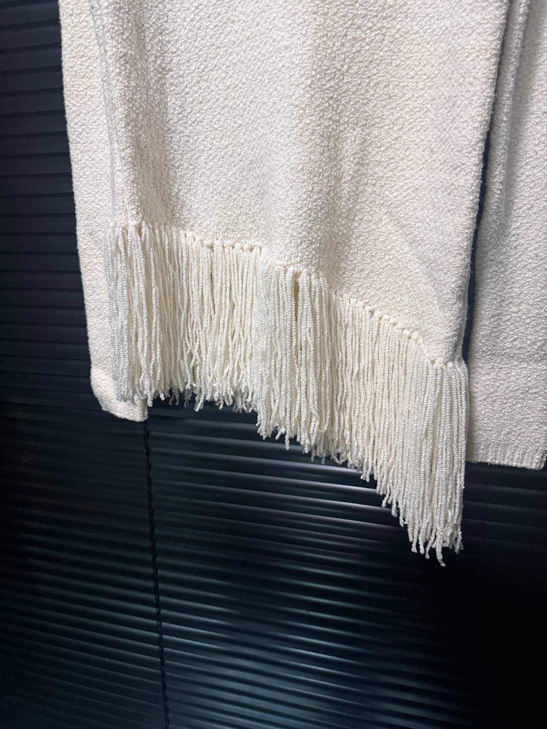 Theory 띠어리 아이보리 웨스턴 프린지 테슬 사선 메리노 울 S 90 상품이미지4