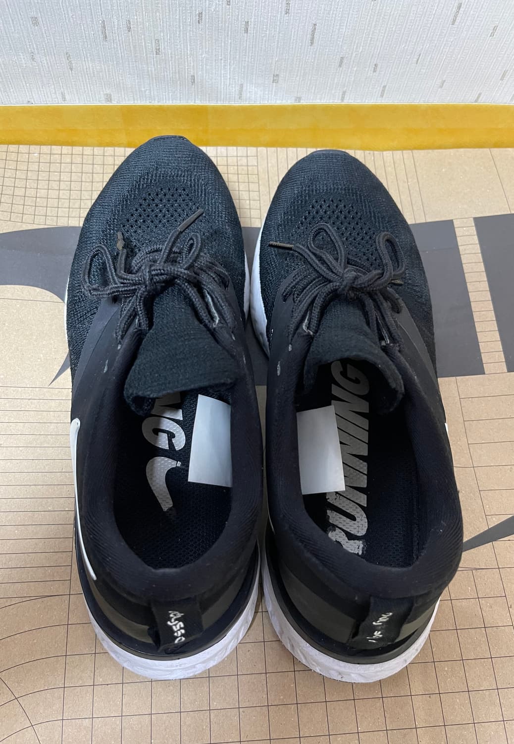 나이키 우먼스 오딧세이 리액트 2 플라이니트 240 상품이미지5