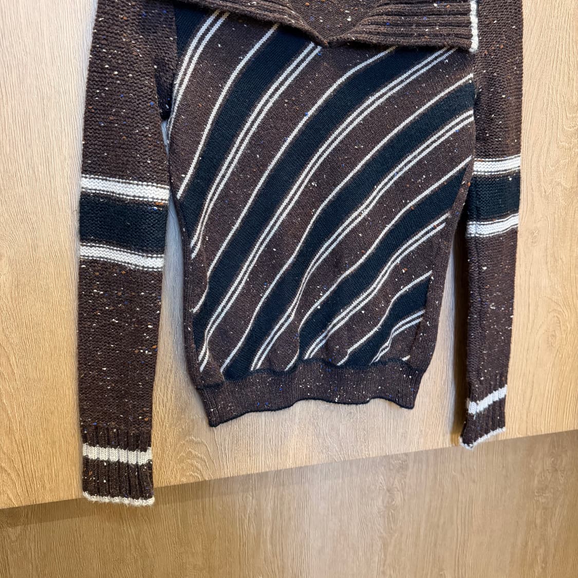 빈티지 롱슬리브 니트 사선 스트라이프 패턴 와이드 카라 디테일 브라운 상품이미지4