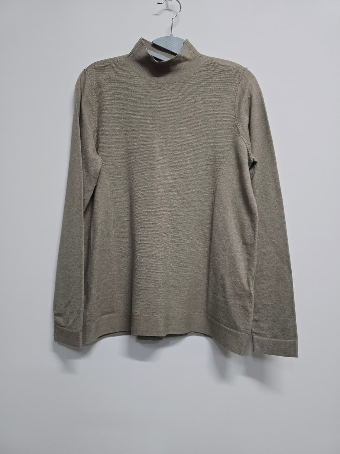 베스티벨리 베이지색 목폴라 긴팔 니트85 상품이미지1