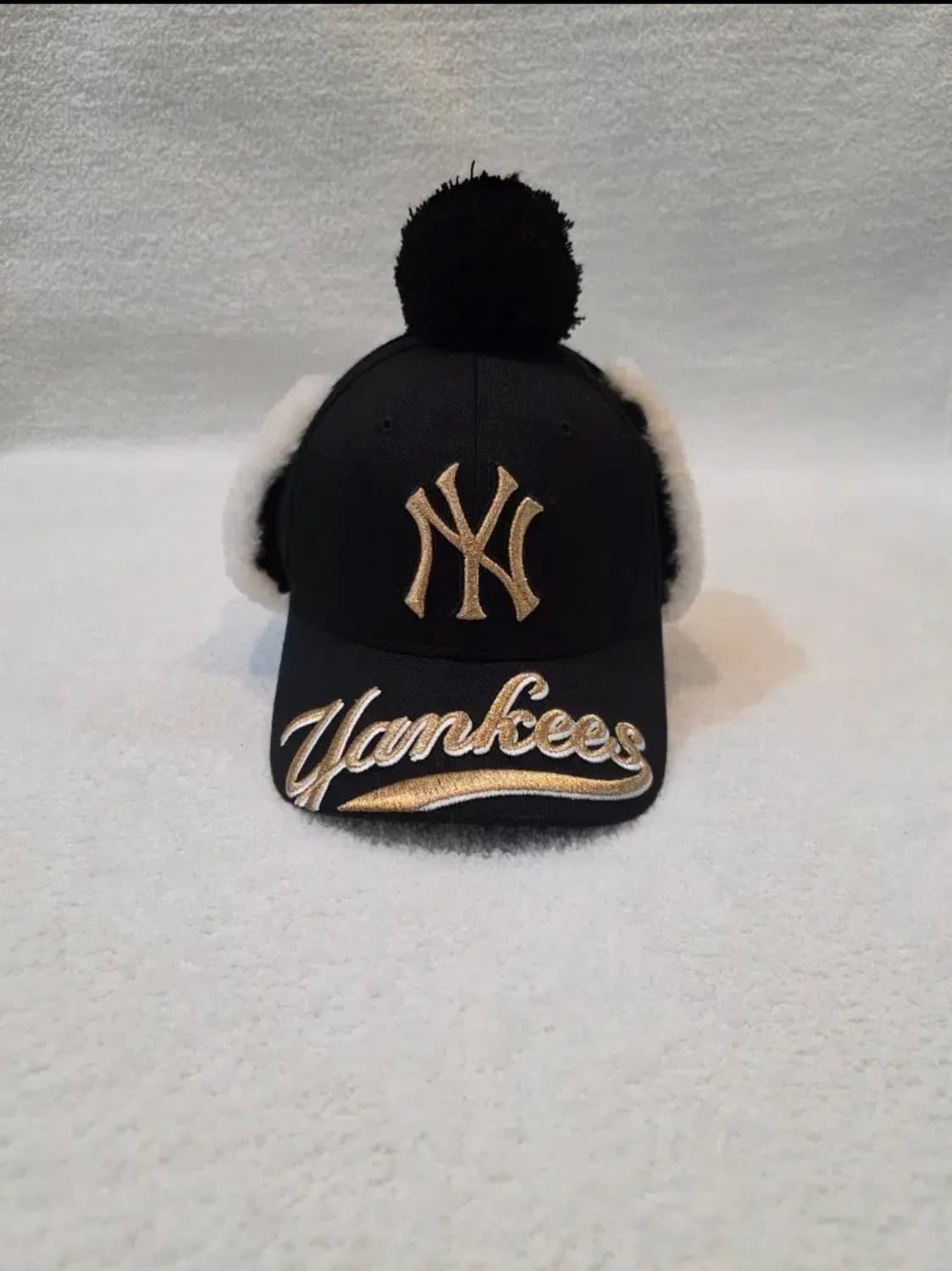 MLB [엠엘비] 뉴욕 양키스 털 방울 귀덮개 모자 상품이미지1