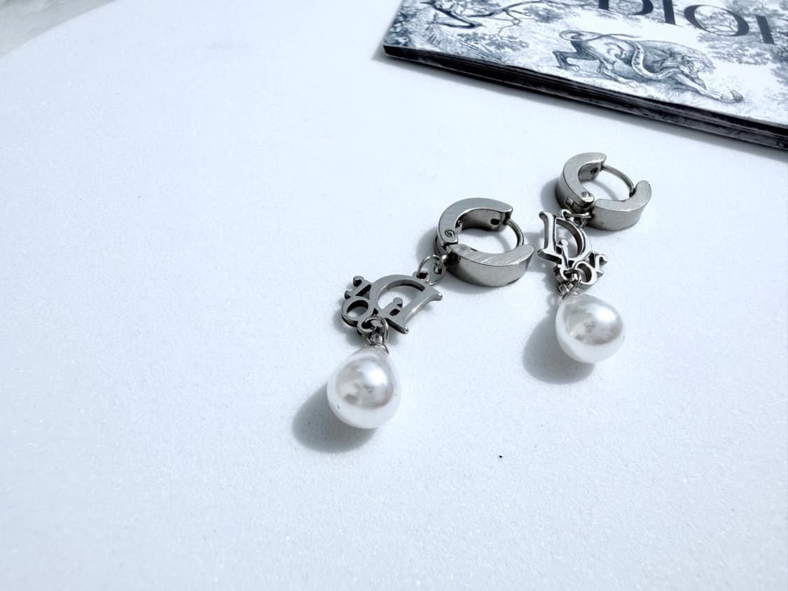 디올 실버 진주 드롭 이어링 상품이미지5