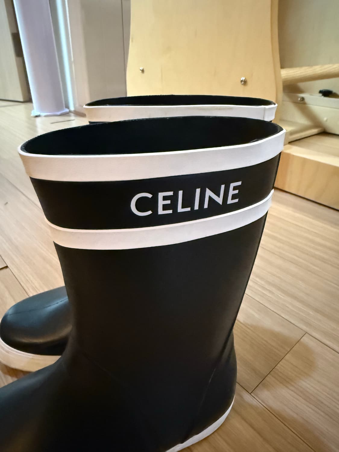 셀린느 레인부츠 판매합니다. 상품이미지3