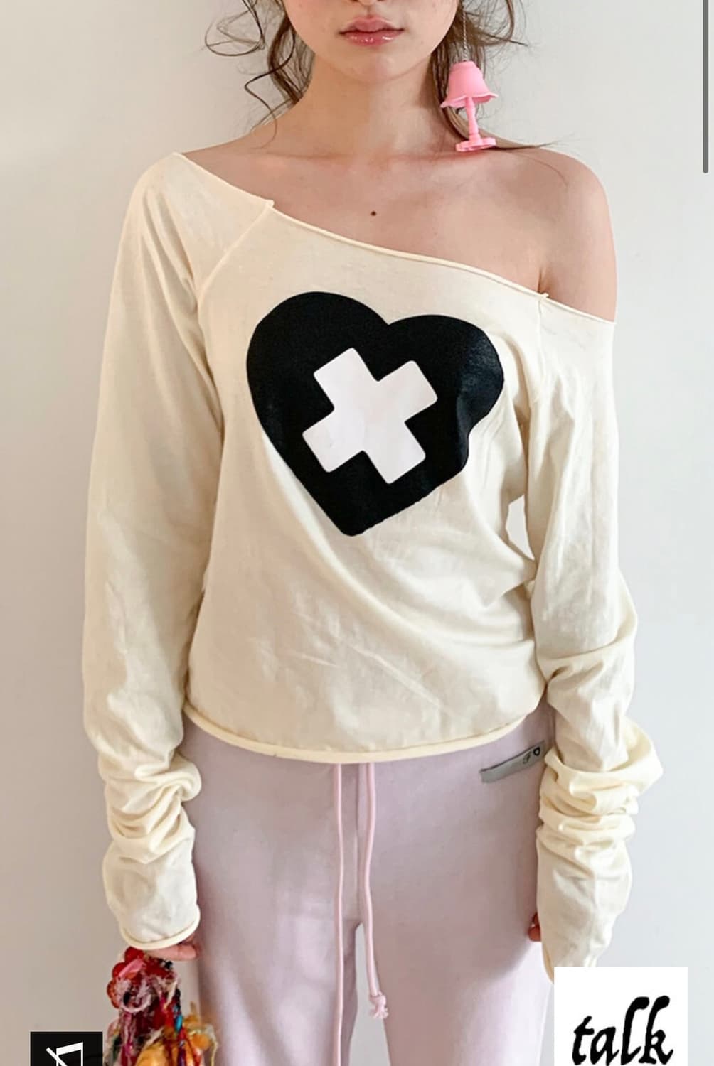 샵페어리 cross heart cut off t-shirt (cream) 상품이미지1