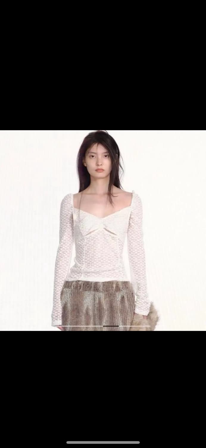 세릭 언더 컷아웃 탑 새상품 상품이미지1