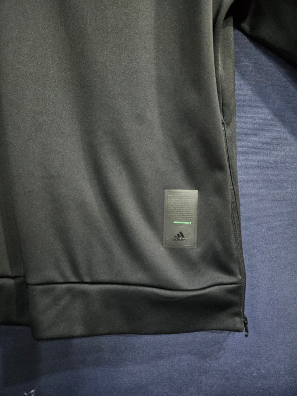 아디다스 삼선 블랙차콜 남성 슬림핏 100 맨투맨  상품이미지6