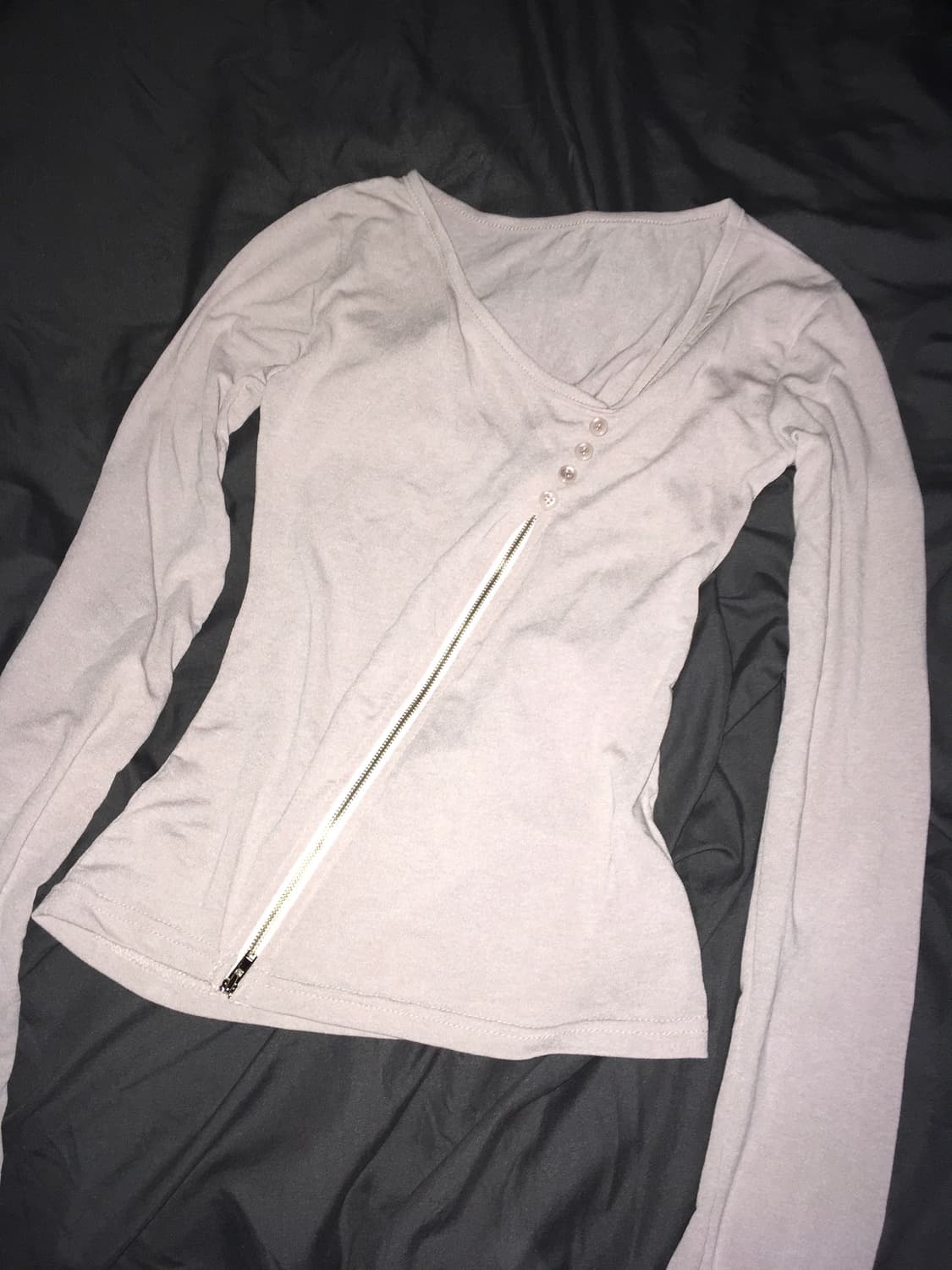 사선 버튼 시스루티 상품이미지1