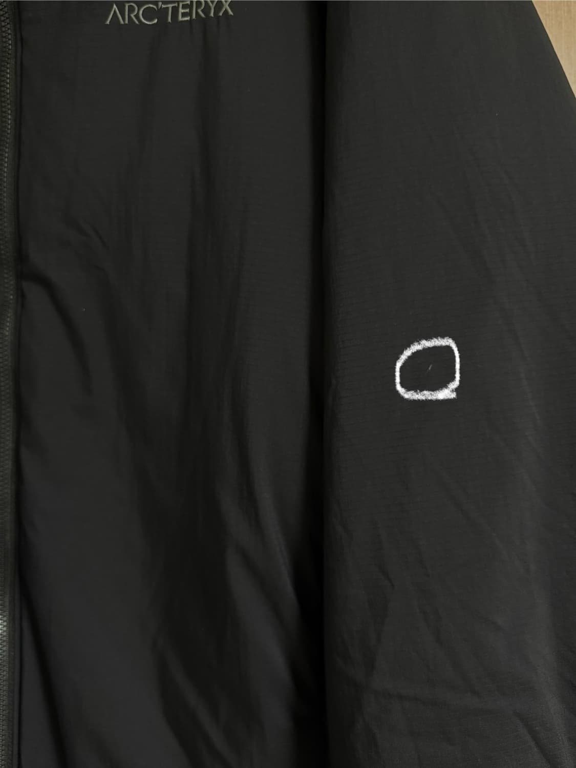 아크테릭스 아톰 AR 패딩 자켓 (블랙 Men’s M) -22시즌 구입 상품이미지5