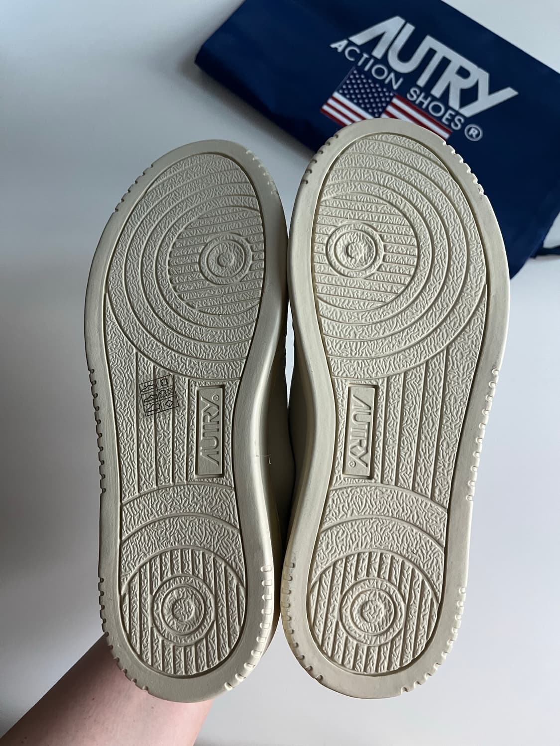 오트리 스니커즈  상품이미지4