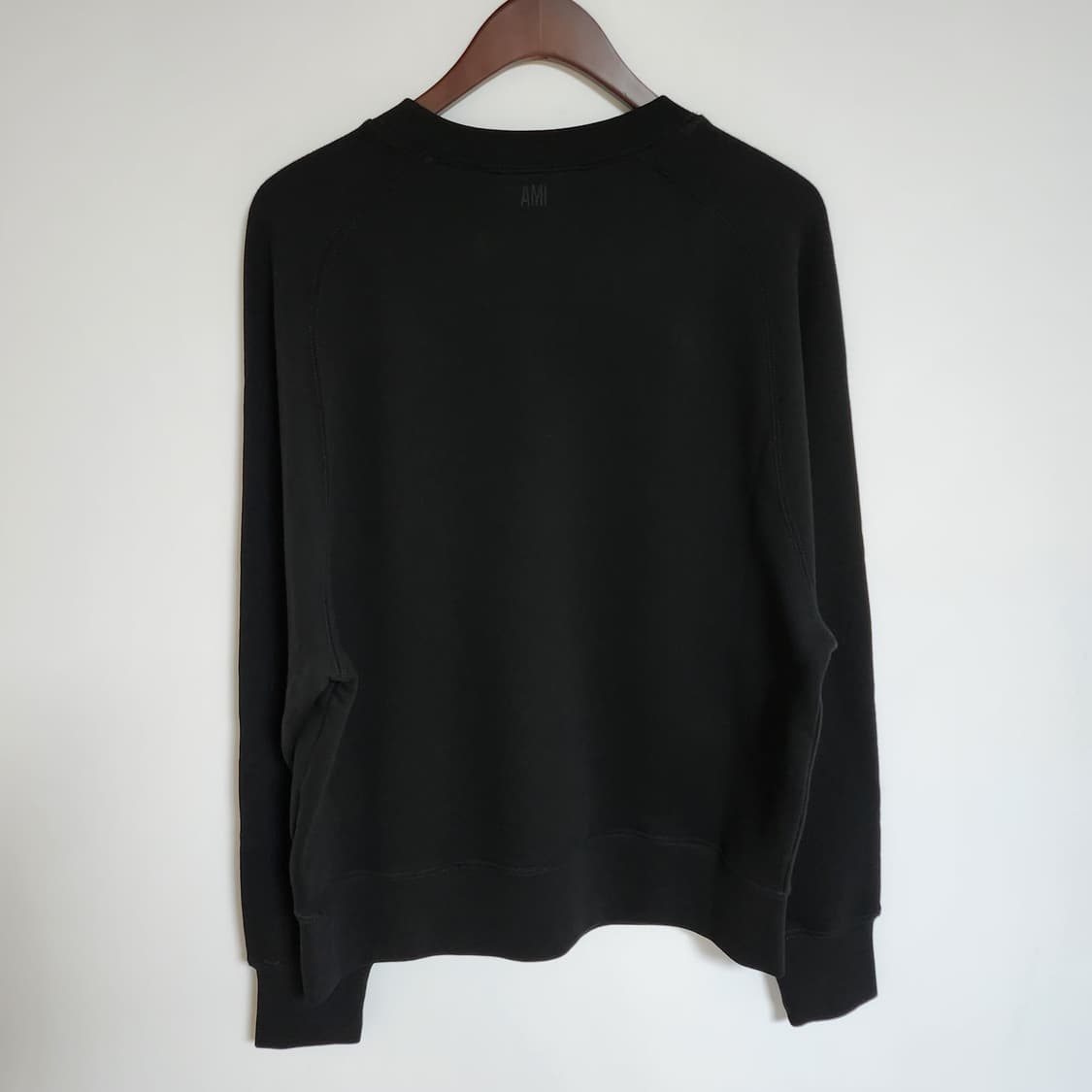 [L] 아미 블랙 체인 하트자수 맨투맨 E20HJ031 상품이미지4