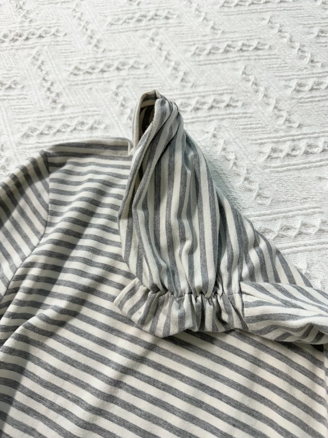 셔링 넥 슬리브 스트라이프 패턴 폴라넥 티 상품이미지5