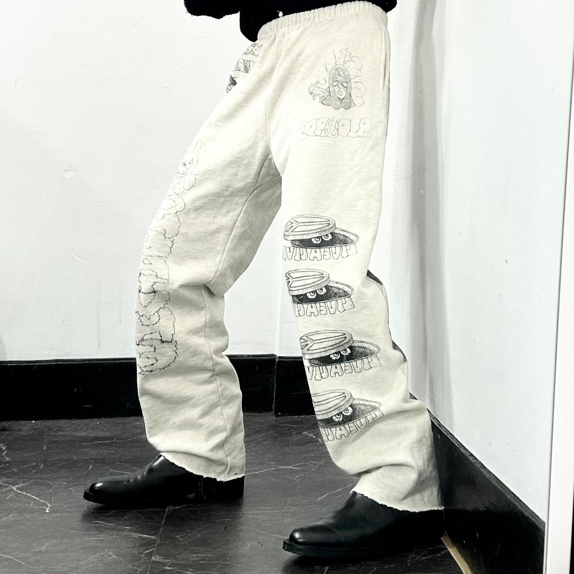 도넛리벤지 그래픽 스웻 팬츠 상품이미지2