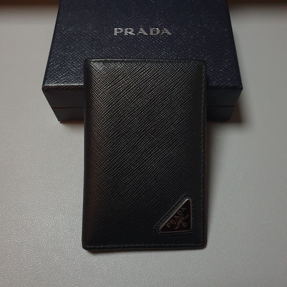프라다 사피아노 삼각로고 카드지갑 블랙 (2MC101) 상품이미지2