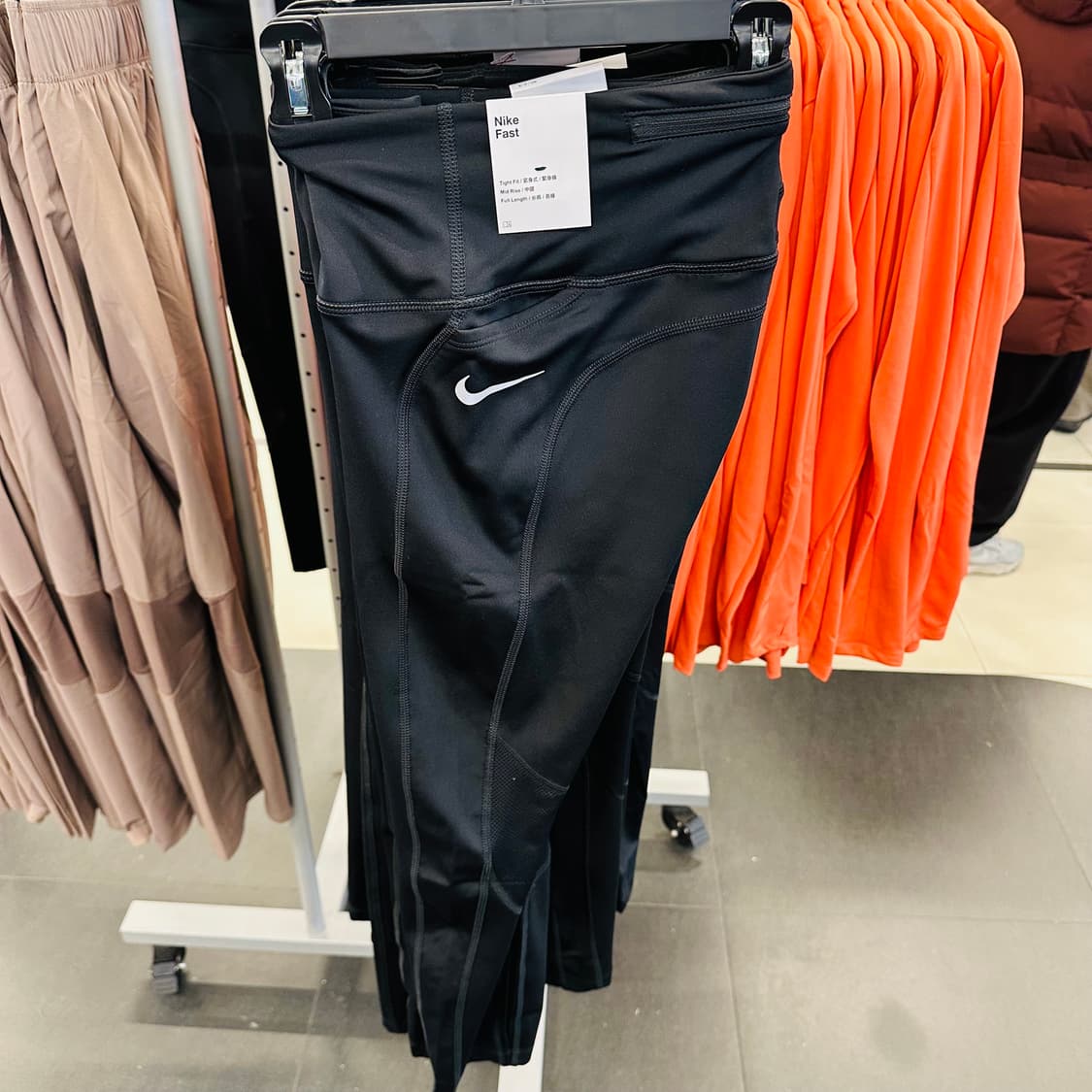 나이키 여성 레깅스 패스트 미드라이즈 7/8 타이즈 HV8556-010 상품이미지3