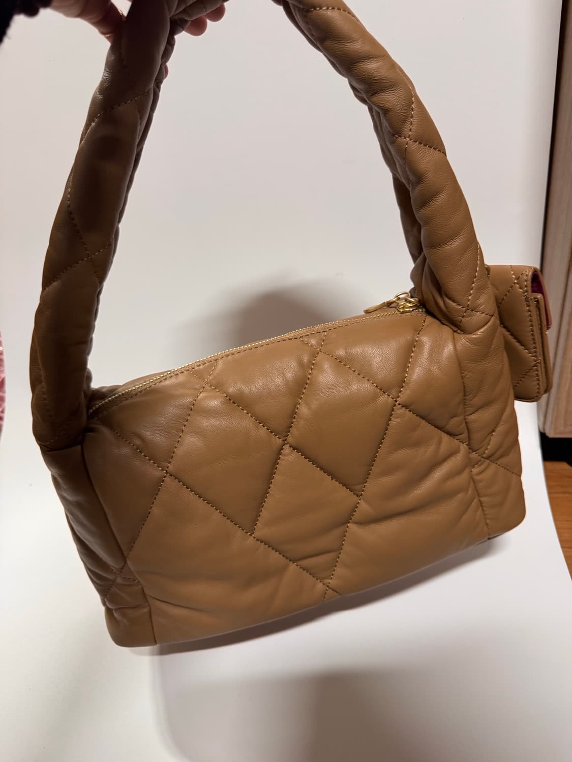 ST.JOHN 퀼팅 퍼프 호보백 브라운 상품이미지4