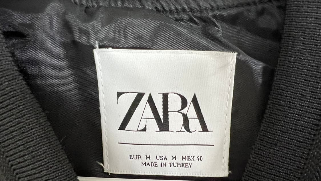 자라(Zara)의 블랙 앤 옐로우 드래곤 자수 봄버 재킷 상품이미지3