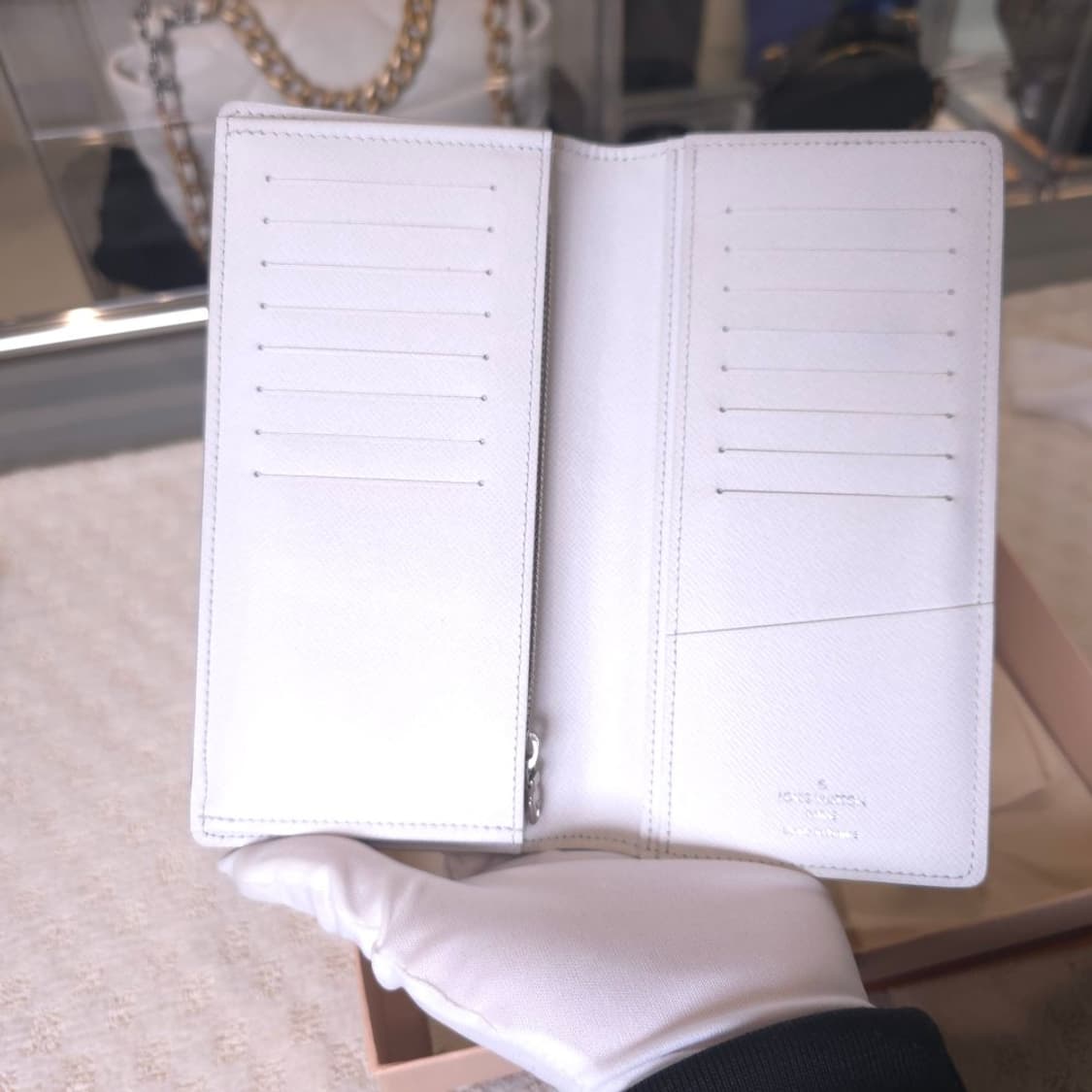 [중고/정품] 루이비통 브라짜 월릿 타이가라마 옵틱 화이트 상품이미지3