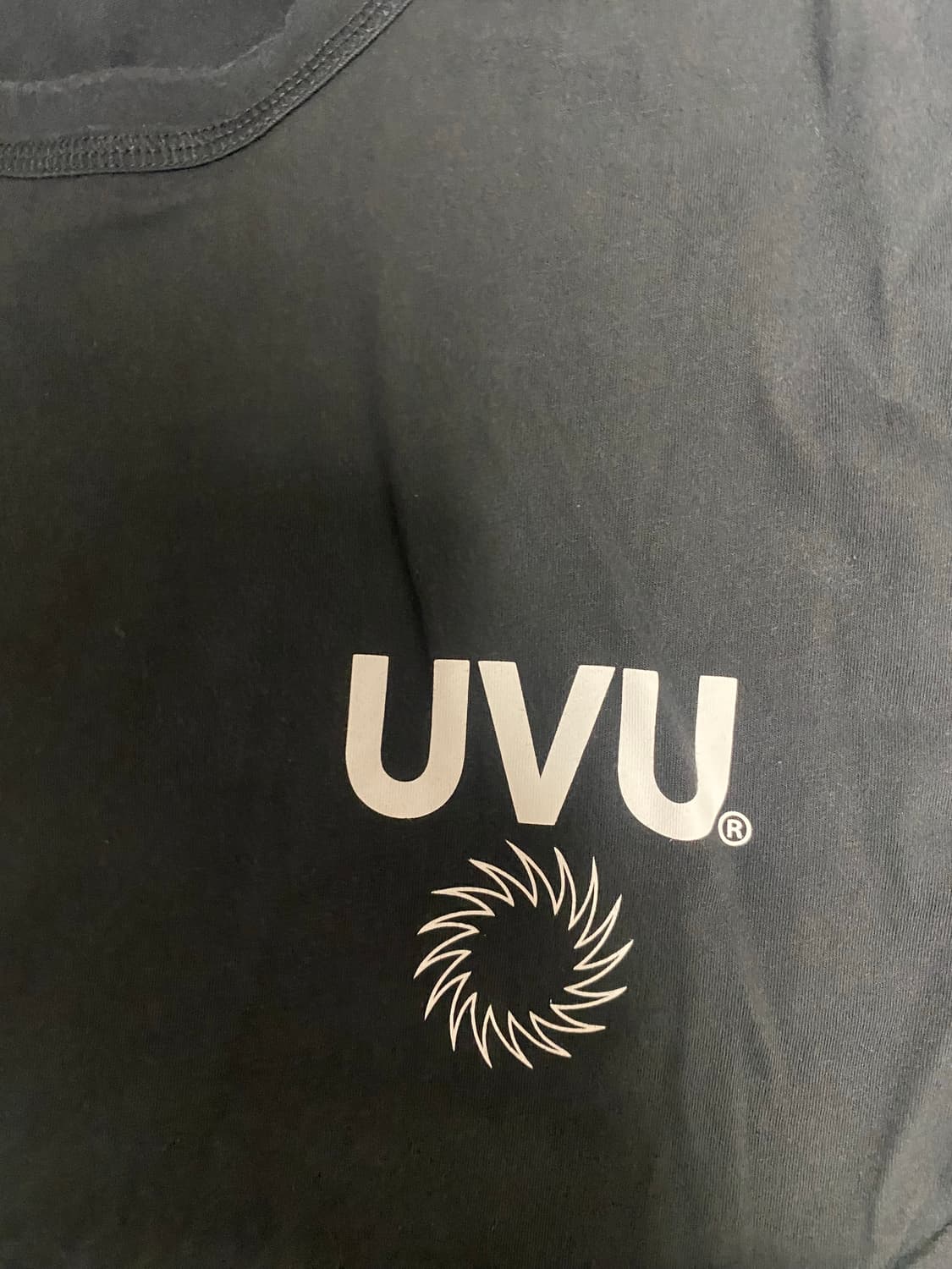 uvu 인시그니아 반팔 블랙 m 팝니다 상품이미지3