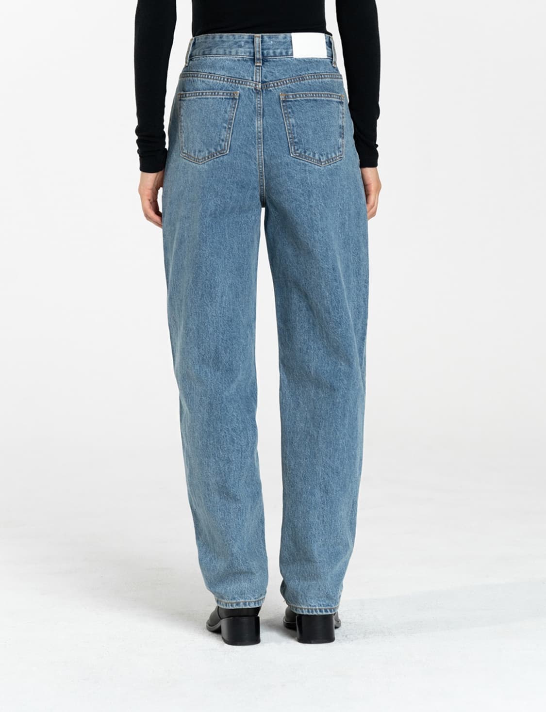 가격조정X/해외출국으로판매중단예정 아모멘토 시그니처 코튼 데님 미드 블루 상품이미지7