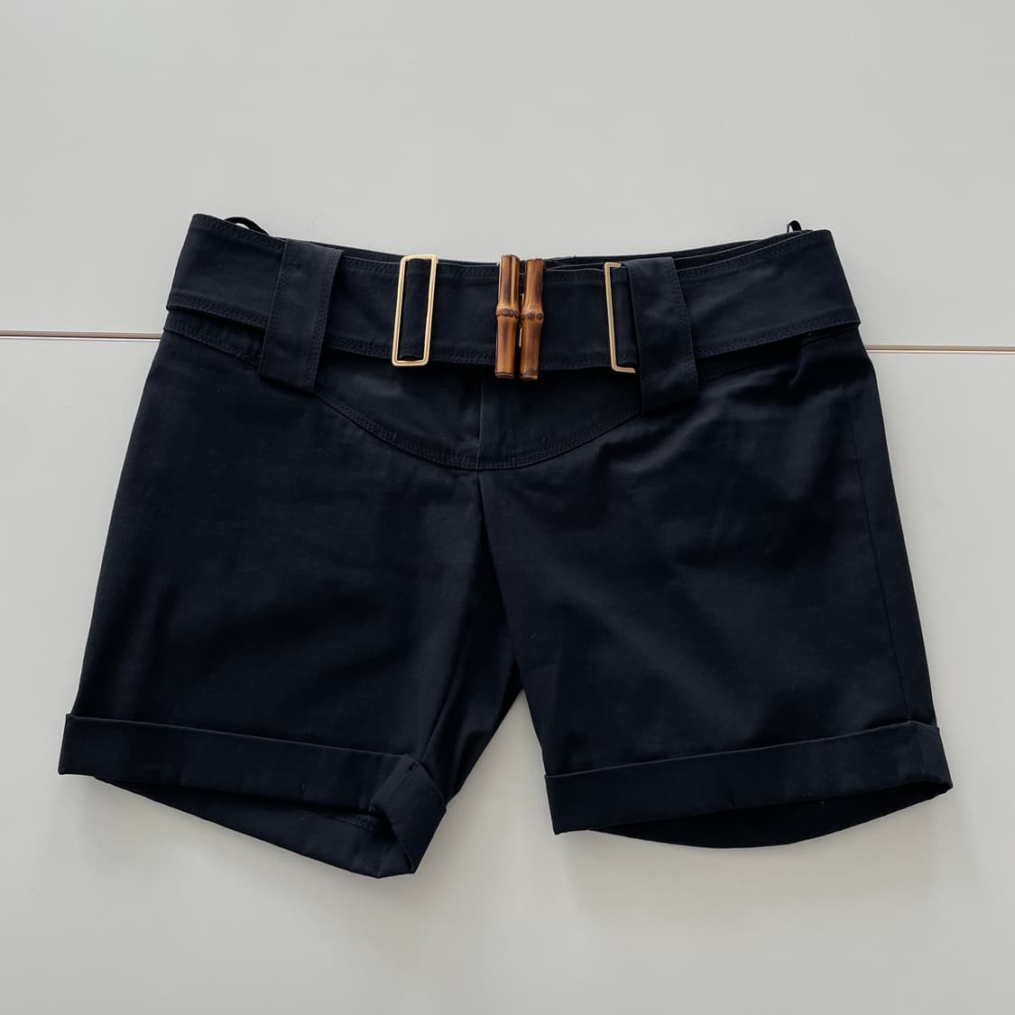 구찌 톰포드 04s 뱀부 버클 블랙 쇼츠 상품이미지1