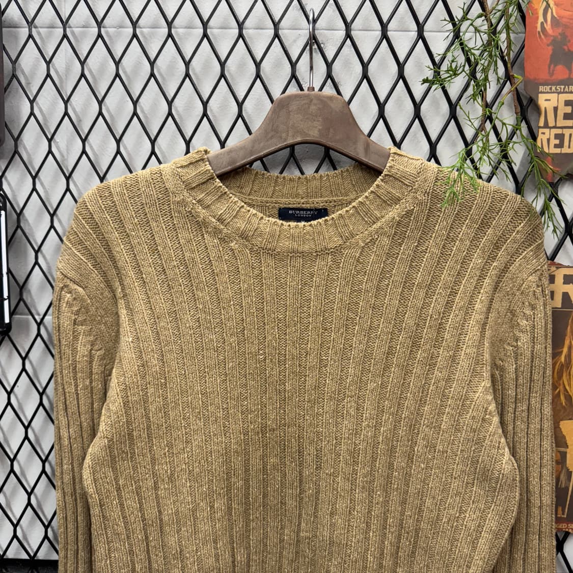 버버리 롱슬리브 골지 니트 후면 노바체크 패턴 포인트 베이지 상품이미지3