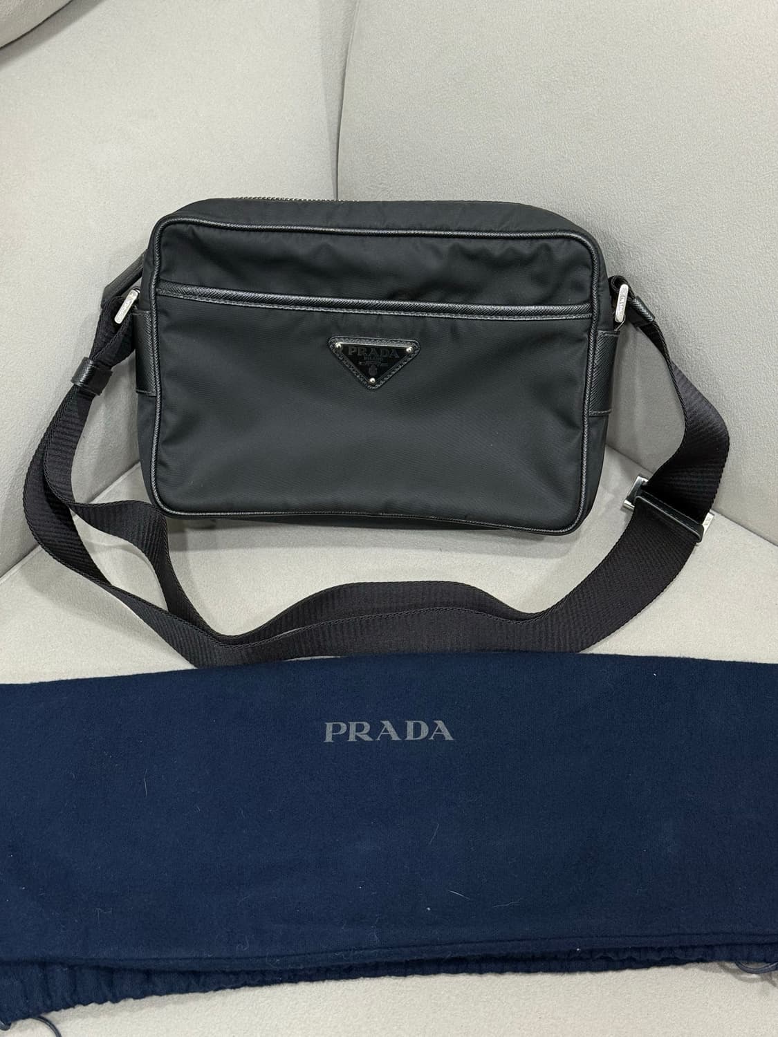 프라다 사피아노 삼각로고 메신저백 2VH048 상품이미지6