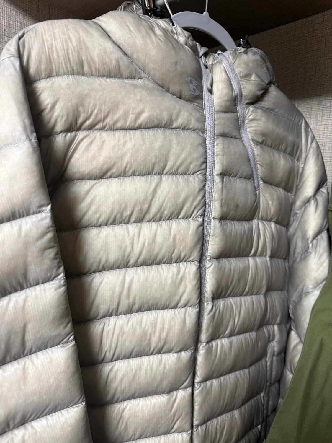 산산기어 24fw 경량패딩 상품이미지1