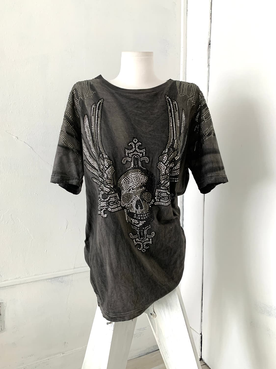 Washed gray rhinestone skull T-shirt 상품이미지1