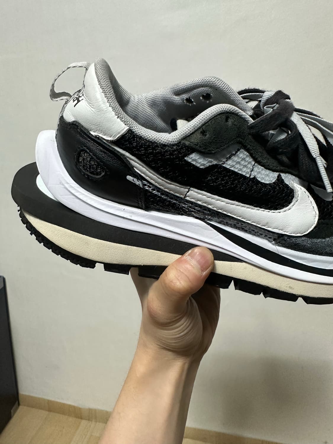 나이키 사카이 베이퍼와플 블랙 화이트 상품이미지4