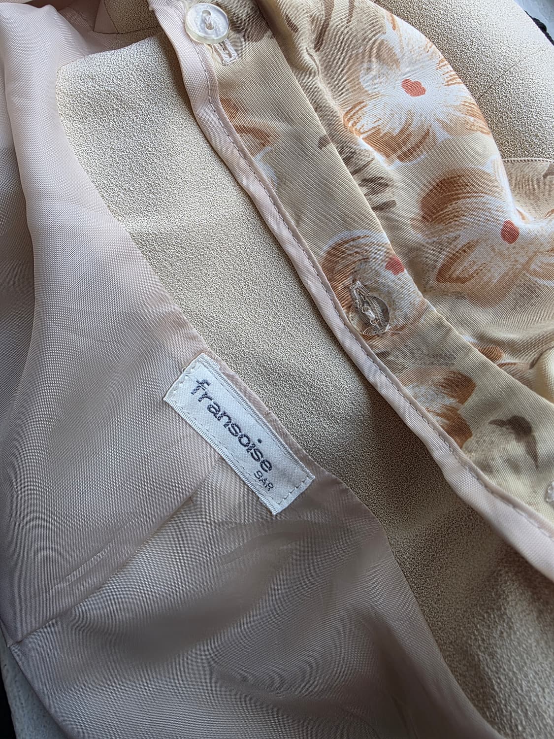 연베이지 진주 버튼 카라 탈부착 자켓 상품이미지4