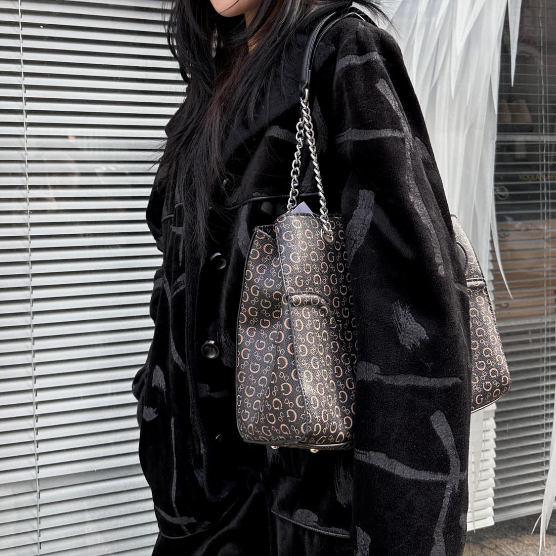 00s 게스 체인 핸들 백 상품이미지8