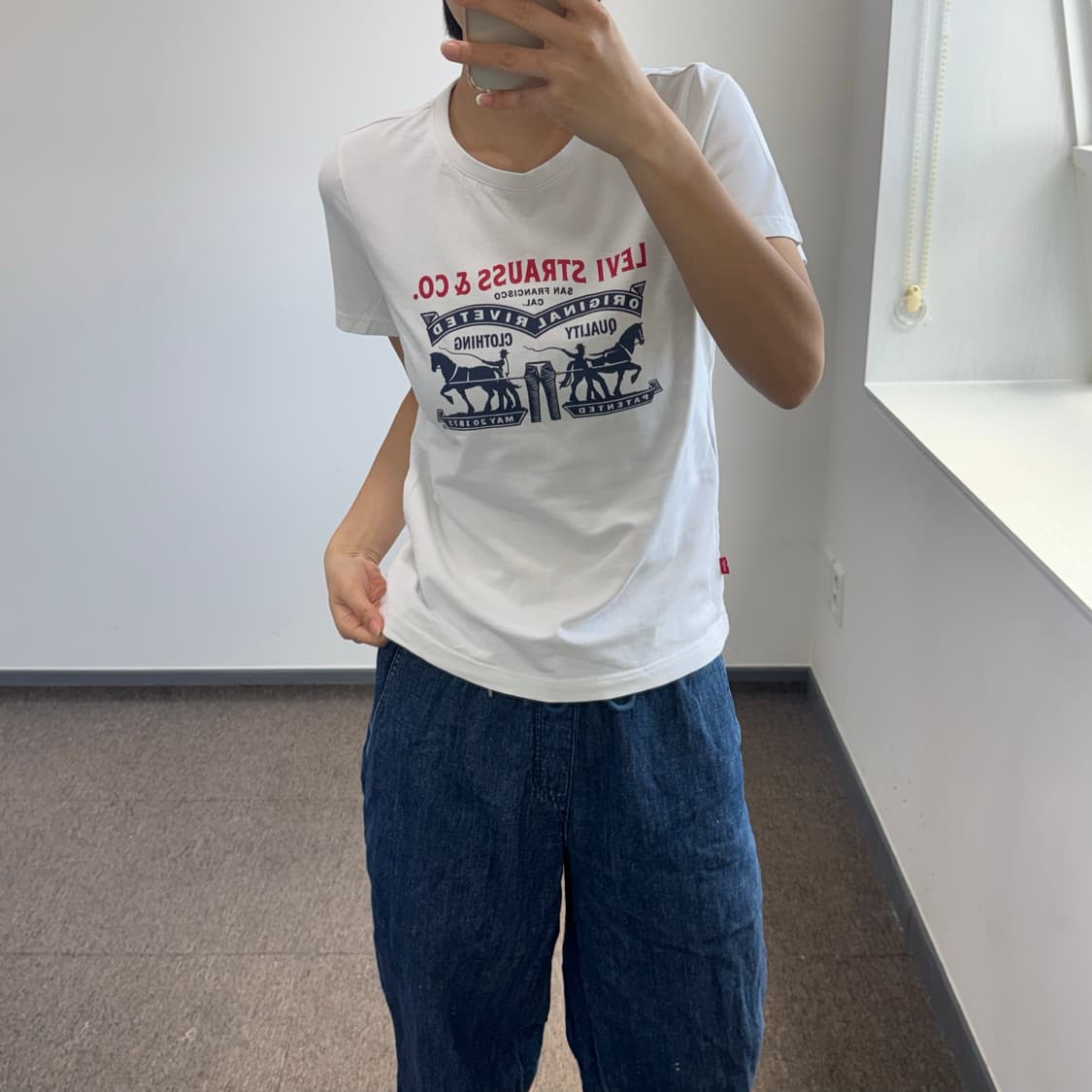 Levis 리바이스 그래픽 화이트 반팔   상품이미지1