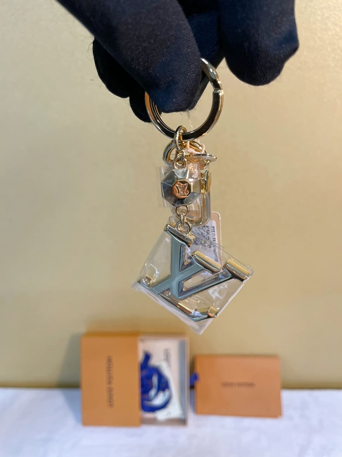 루이비통 LV 파셋 키홀더 골드 상품이미지4