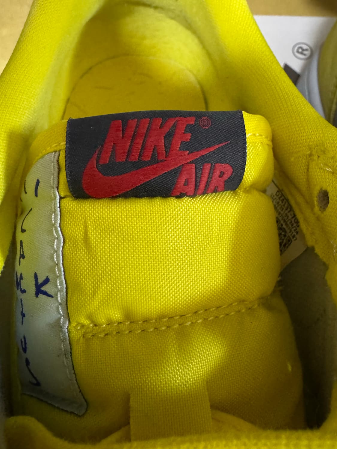 나이키 트레비스스캇 조던 카나리 265 상품이미지3