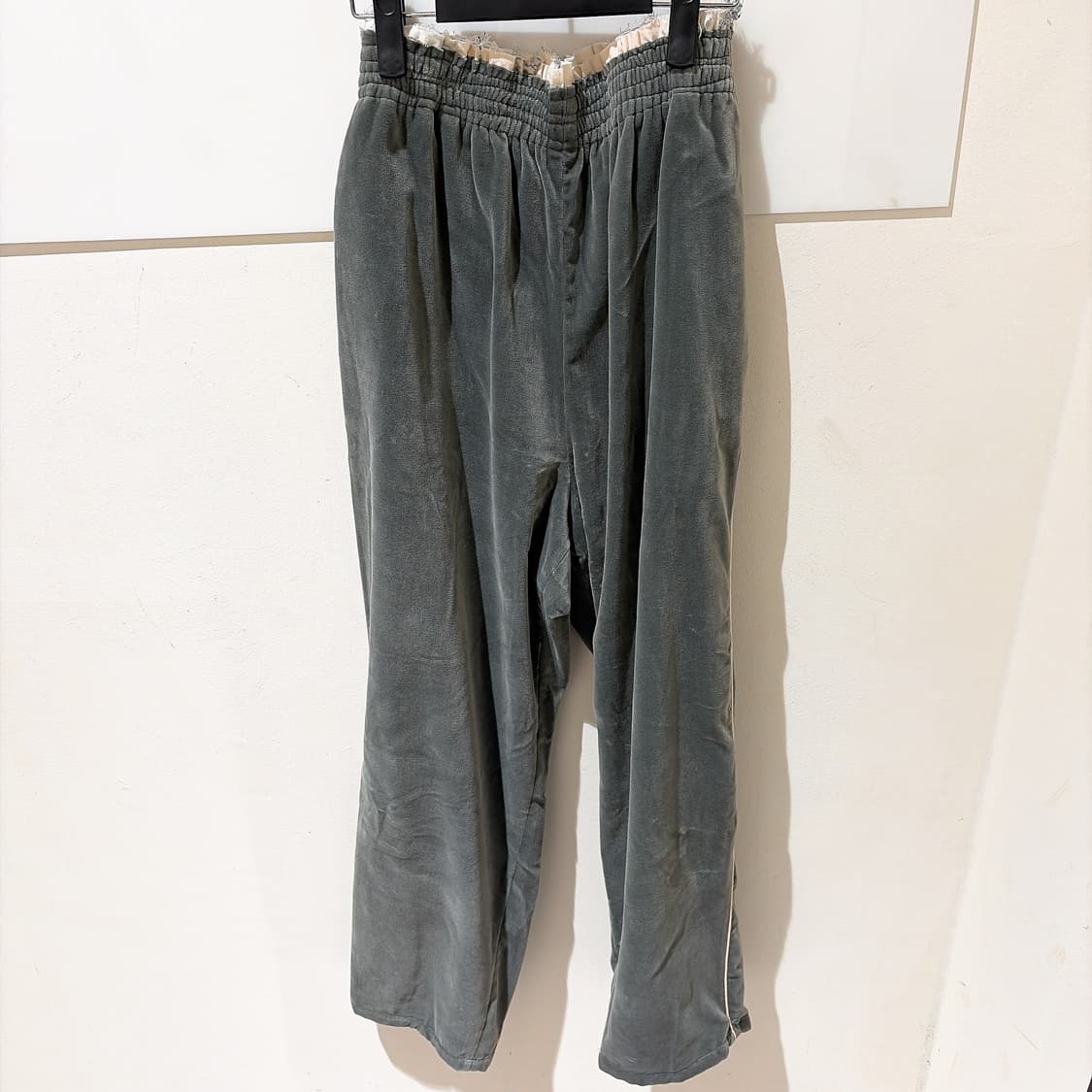 (정품/새상품) 카미엘 포트젠스 남성 파이핑 벨벳 스웻팬츠  상품이미지4