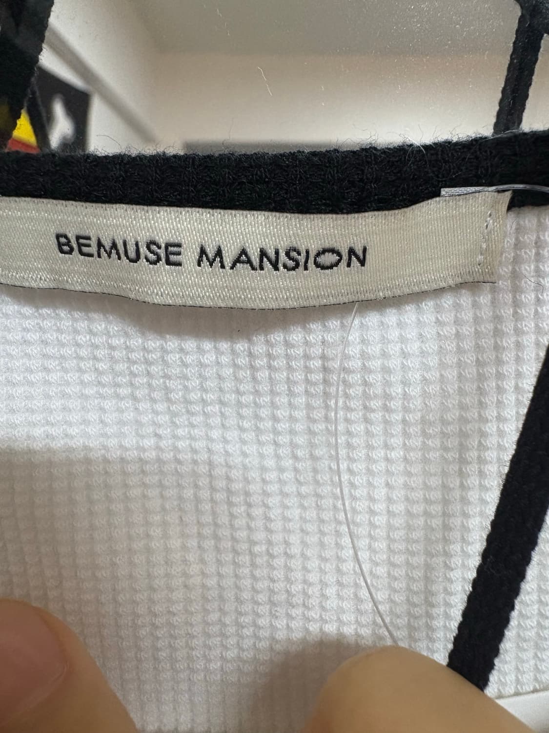 비뮤즈맨션 BEMUSE MANSION 화이트 스퀘어넥 반팔티 상품이미지4