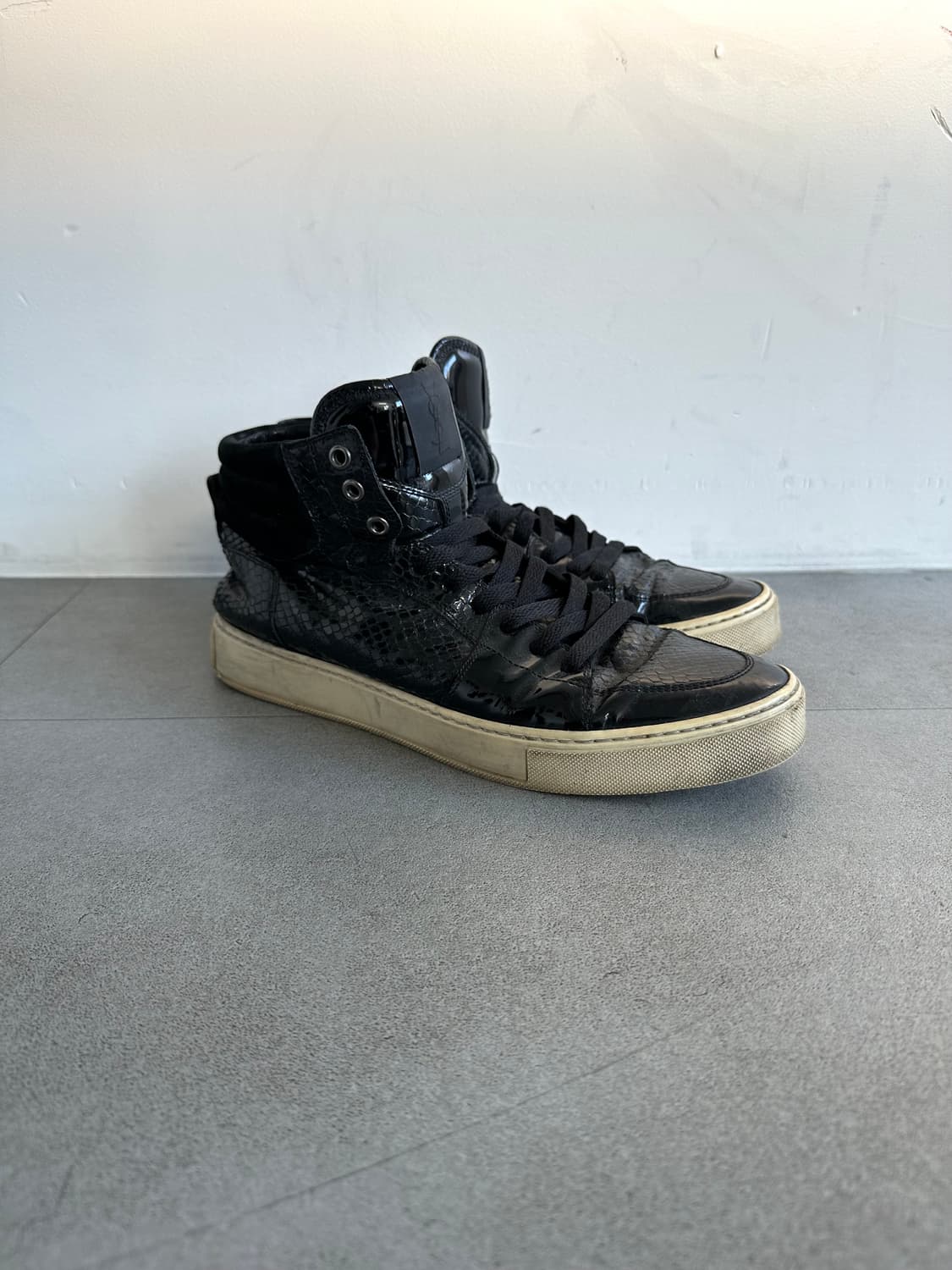 생로랑 블랙 파이톤 레더 하이탑 스니커즈 상품이미지3