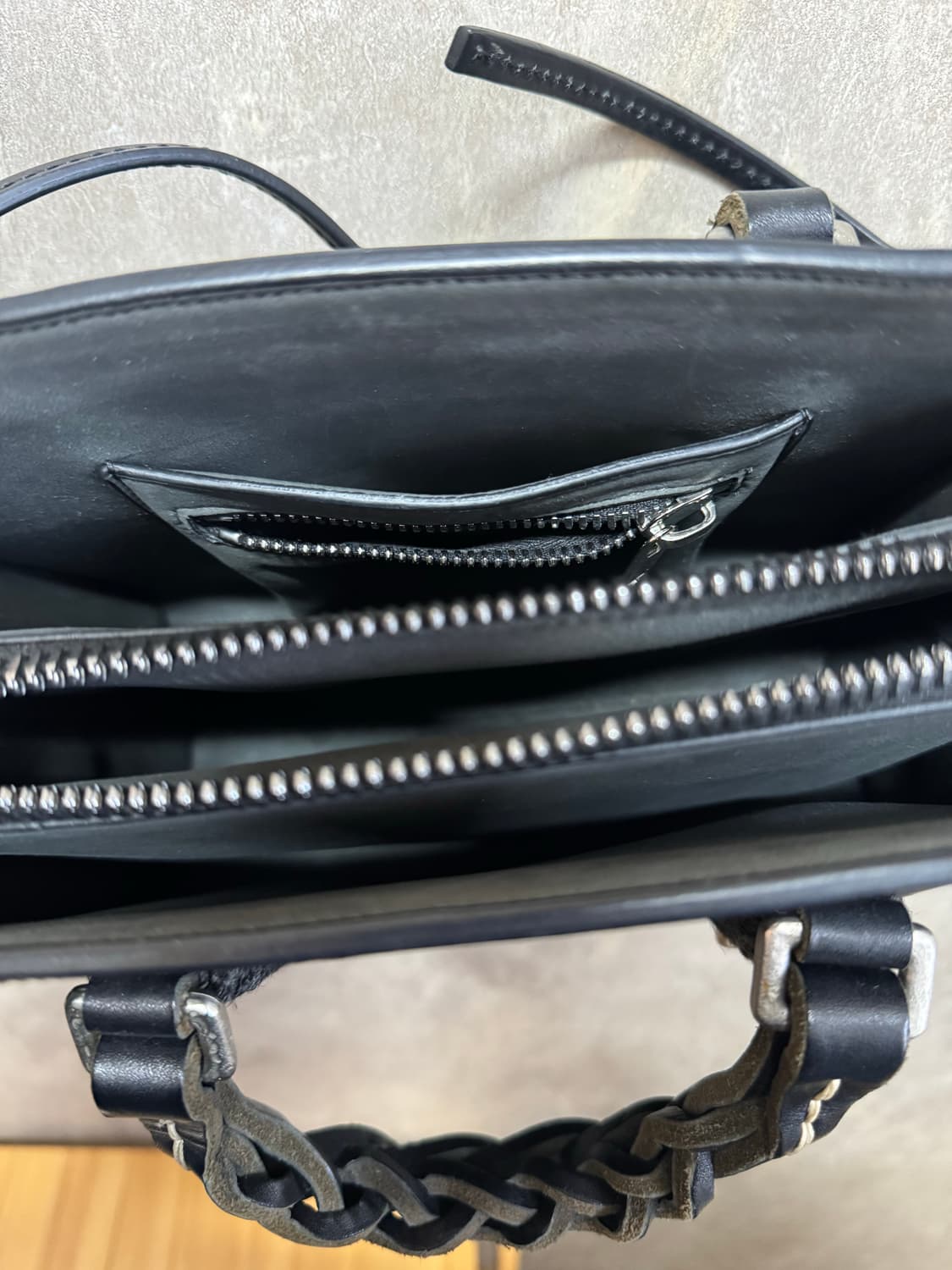 OS / Rick Owens 릭오웬스 블레이드 핸들 레더 백 상품이미지4