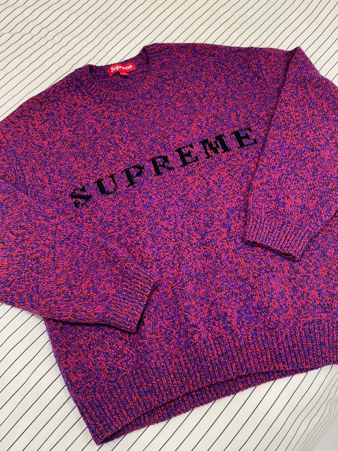 슈프림 콘트라스트 로고 스웨터 레드 멜란지 - 25SS 상품이미지1
