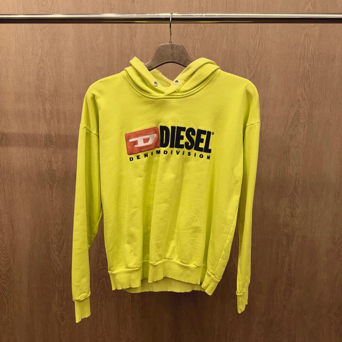 디젤 후드티 프론트 로고 자수 패치 디테일 레귤러핏 라임 옐로우 상품이미지2