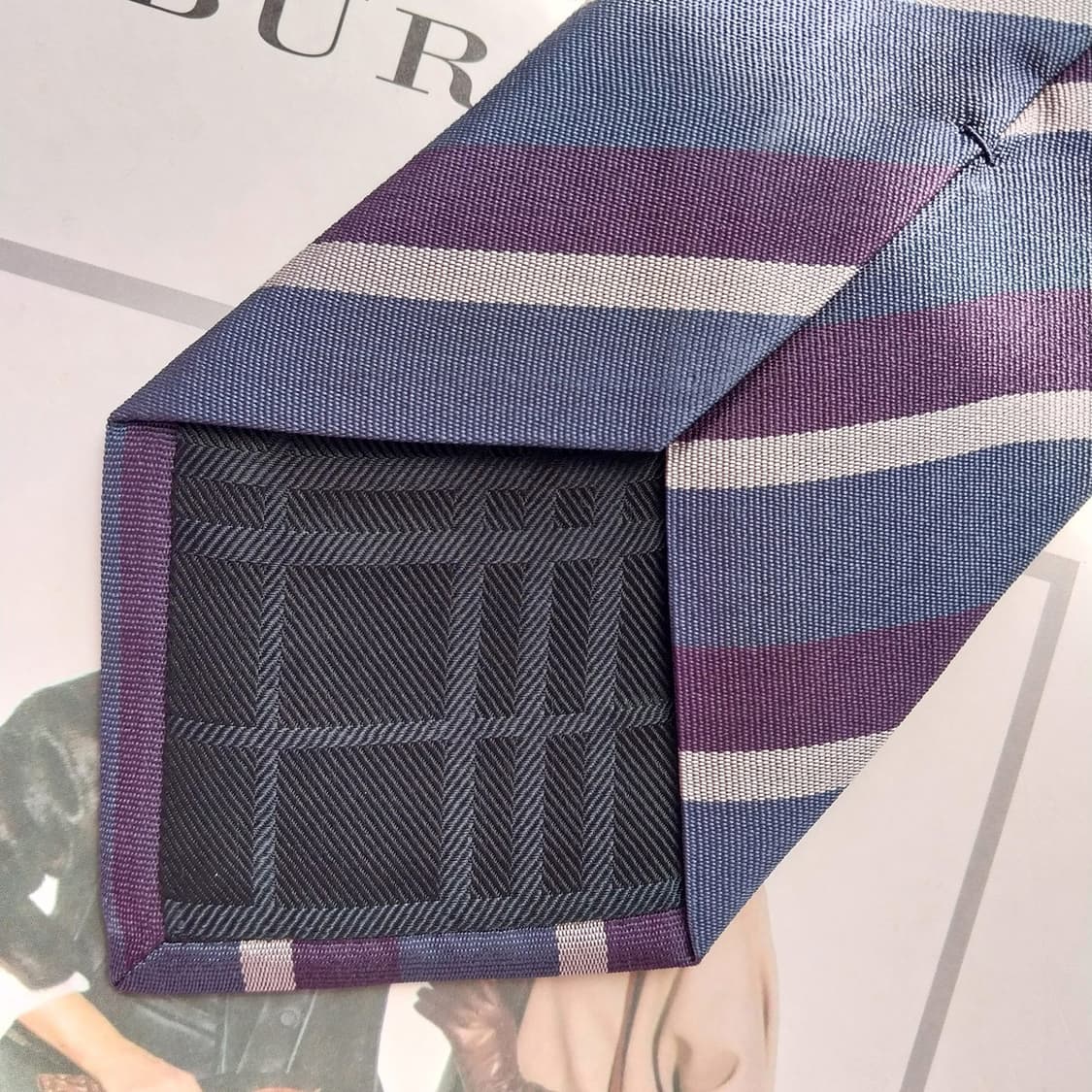 버버리 네이비 퍼플 스트라이프 넥타이 8.5cm A+등급 K2398
 상품이미지8