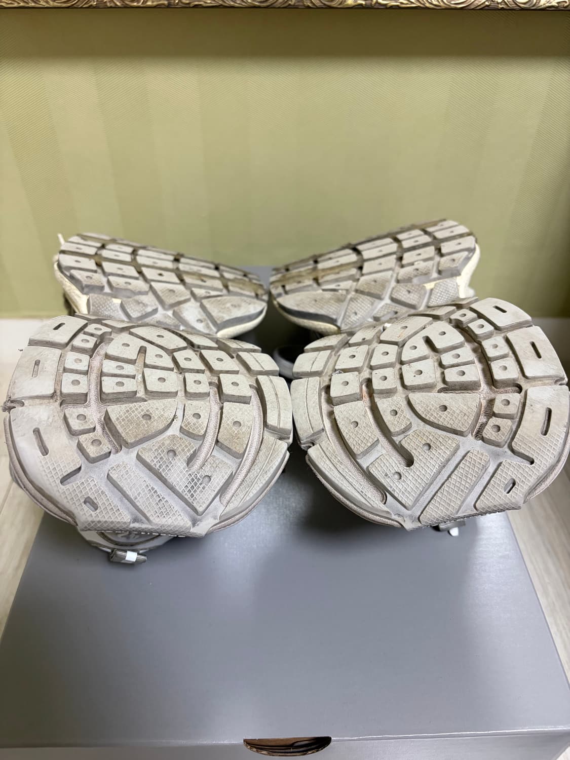 [42] 발렌시아가 3XL 에그쉘 상품이미지5