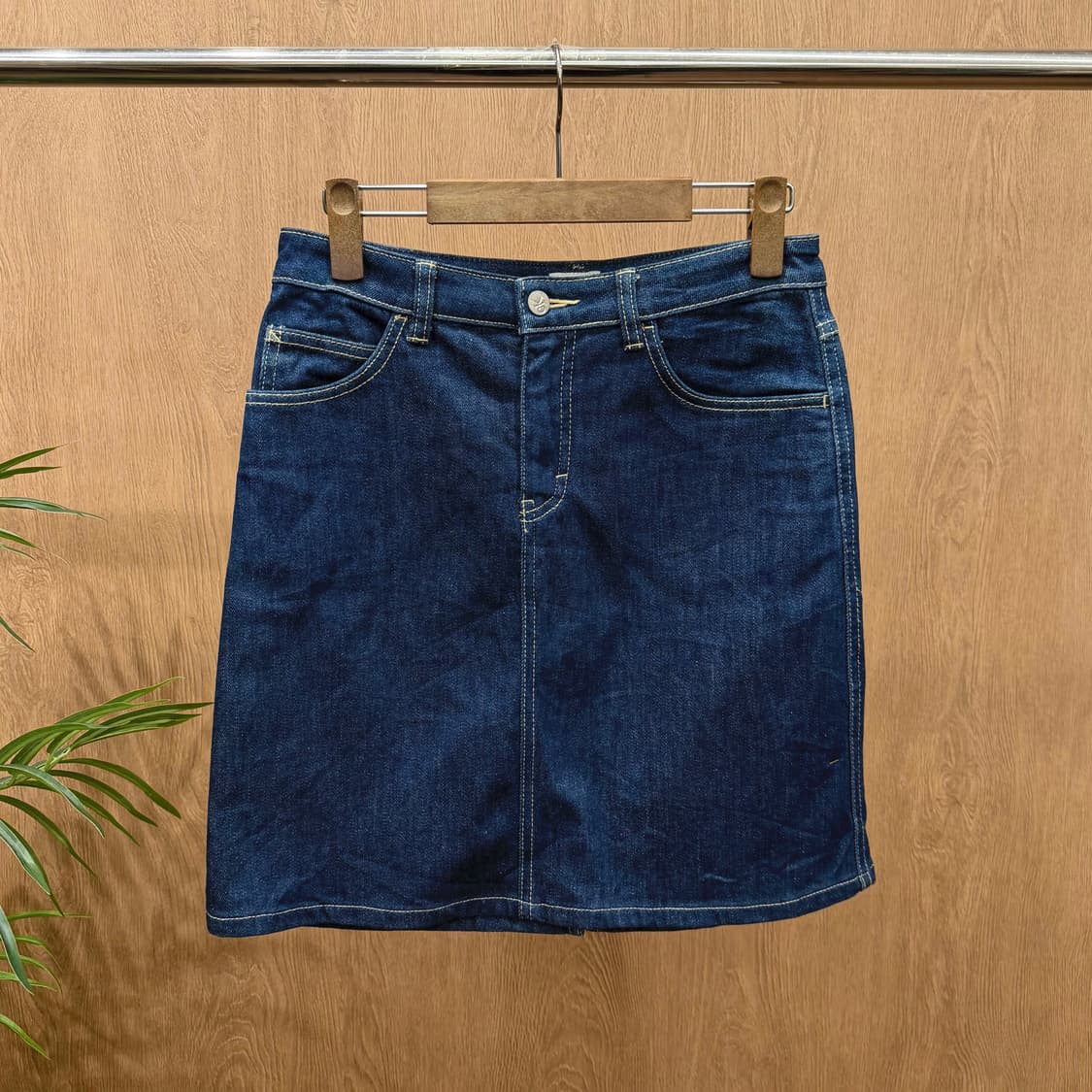 캘빈클라인 진스 데님 미디 스커트 백 포켓 로고 탭 디테일 진청 상품이미지1