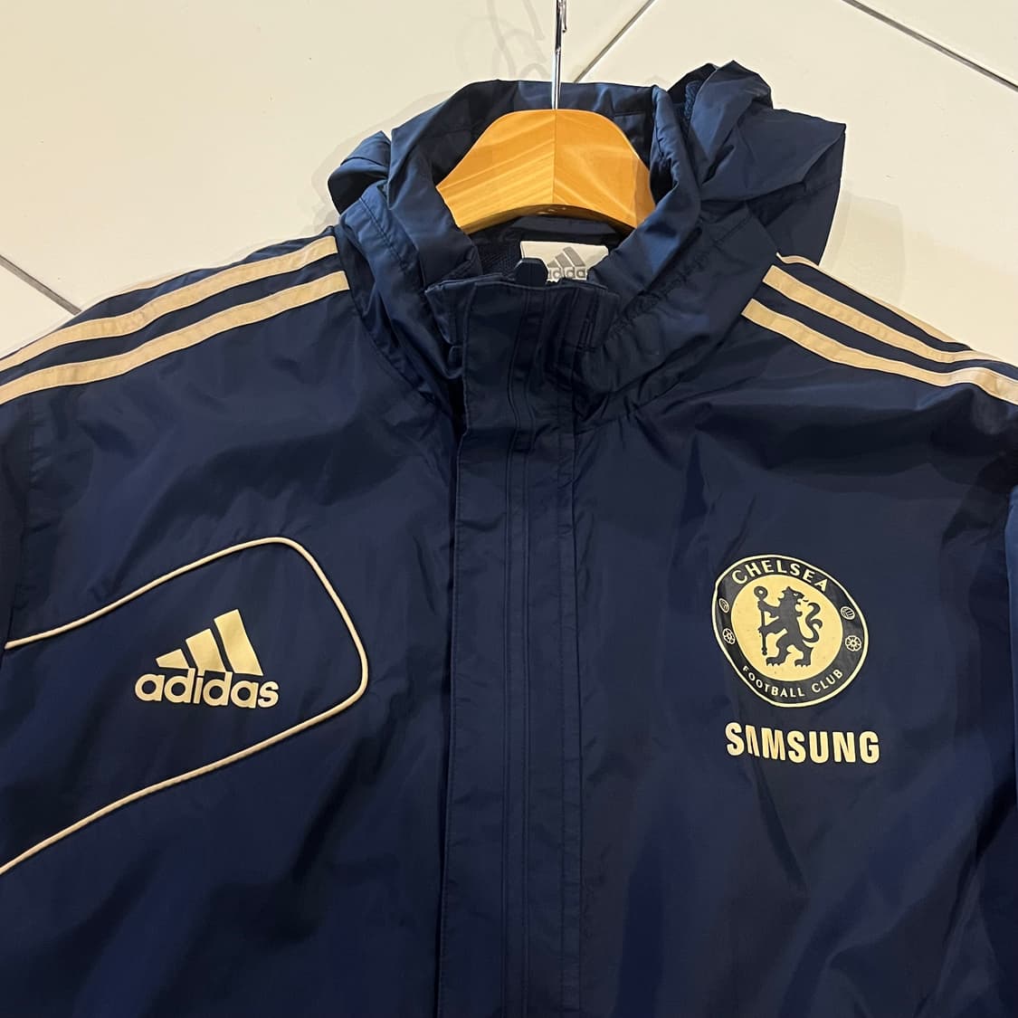 아디다스 첼시 백로고 네이비•골드 바람막이 상품이미지3