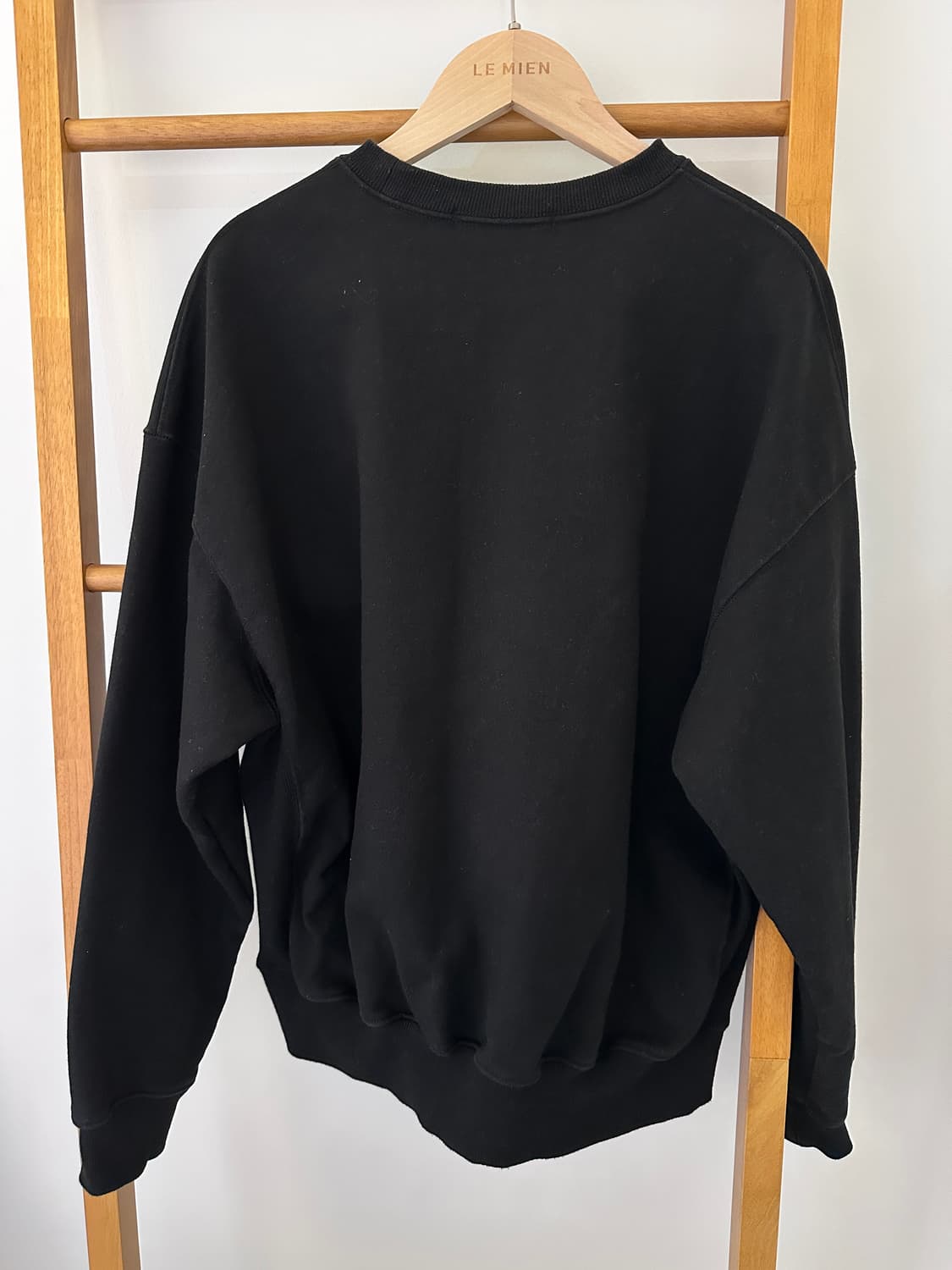 마르디 메크르디 블랙 맨투맨 상품이미지3